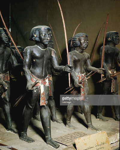 الأسلحة والدروع في مصر القديمة