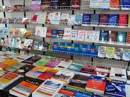 معرض للكتاب بكلية الحقوق